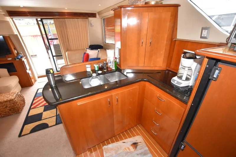 E2rt Yacht Photos Pics Luxurious 2006 Carver 46 Voyager yacht interior with modern kitchen and cozy seating area.