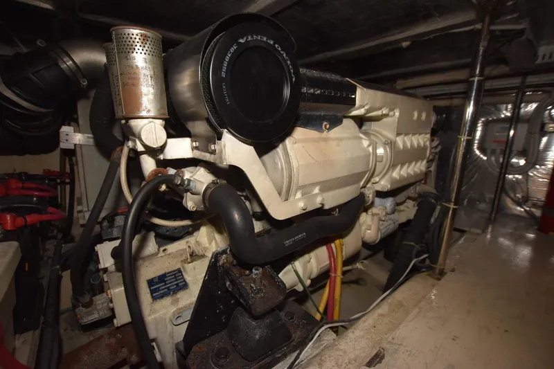 E2rt Yacht Photos Pics Engine room of 2006 Carver 46 Voyager yacht, showcasing detailed machinery components.