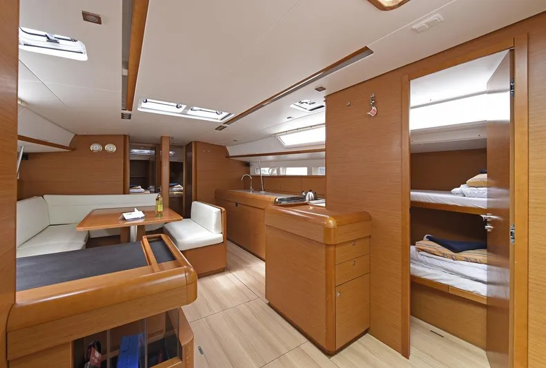 1305 Yacht Photos Pics 