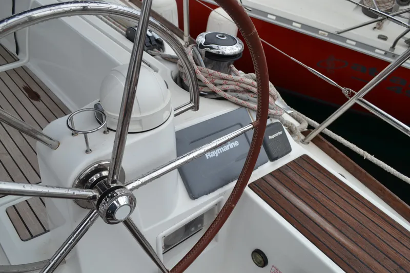 1305 Yacht Photos Pics 