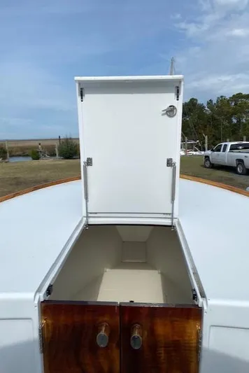 Drift Wood Yacht Photos Pics 2017 Custom Carolina 28 CC Harrison Boatworks, open storage compartment on deck.