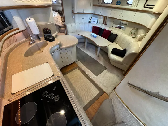 Salad Yacht Photos Pics Luxurious interior of a 1997 Sea Ray 450 Sundancer yacht with modern amenities.