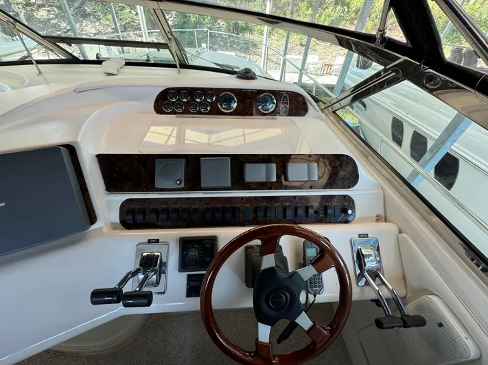 Salad Yacht Photos Pics 1997 Sea Ray 450 Sundancer helm with steering wheel and control panel.