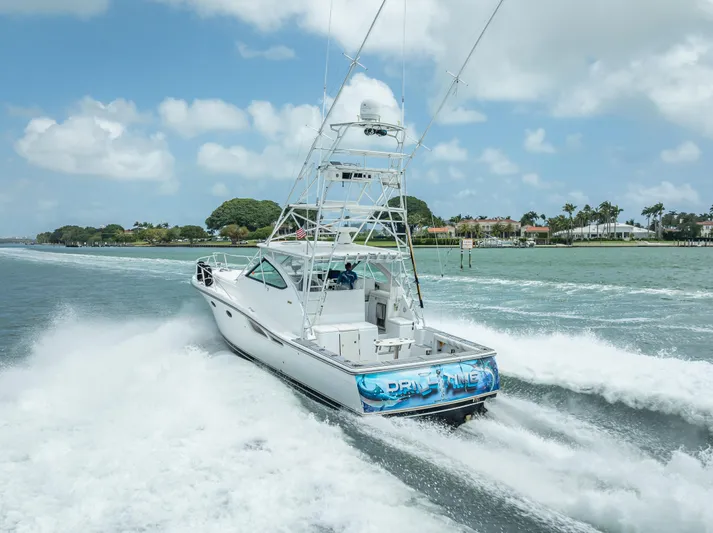 Drill Time Yacht Photos Pics 2006 Tiara Yachts 4200 Open cruising on a sunny day, creating waves.