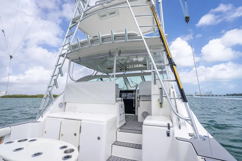 Drill Time Yacht Photos Pics 2006 Tiara Yachts 4200 Open, rear view, showcasing deck and ladder under a clear sky.