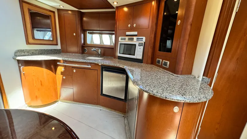  Yacht Photos Pics Luxurious 2007 Sea Ray 44 Sundancer yacht kitchen with granite countertops and modern appliances.