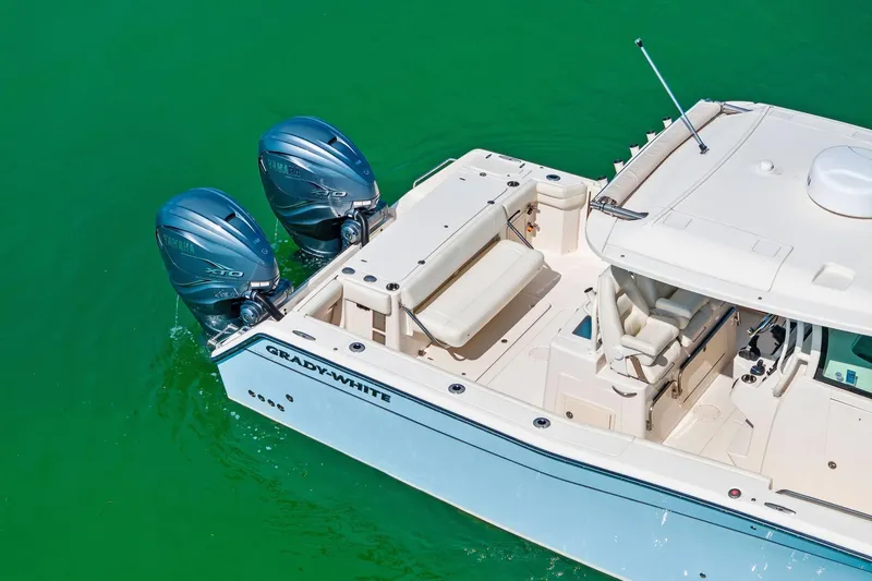 Knot For Long Yacht Photos Pics 2022 Grady-White 336 Canyon - Cockpit Overhead