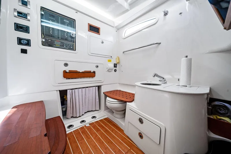 Knot For Long Yacht Photos Pics 2022 Grady-White 336 Canyon - Cabin