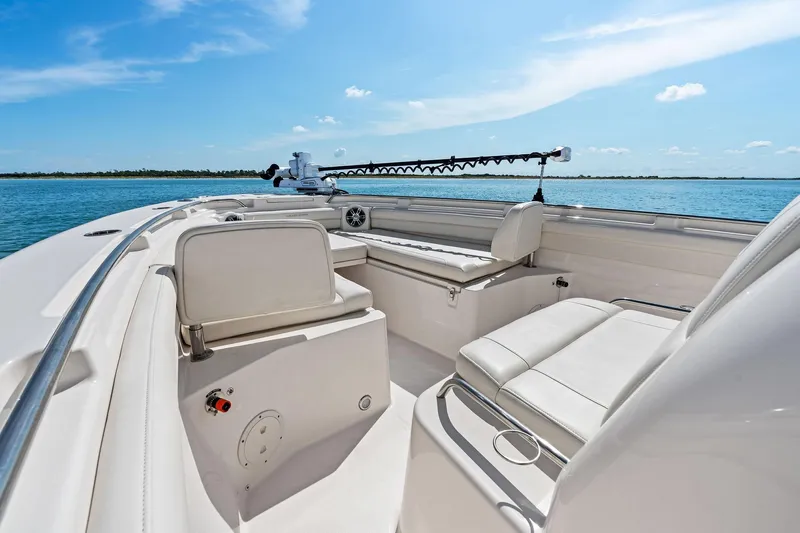 Knot For Long Yacht Photos Pics 2022 Grady-White 336 Canyon - Bow