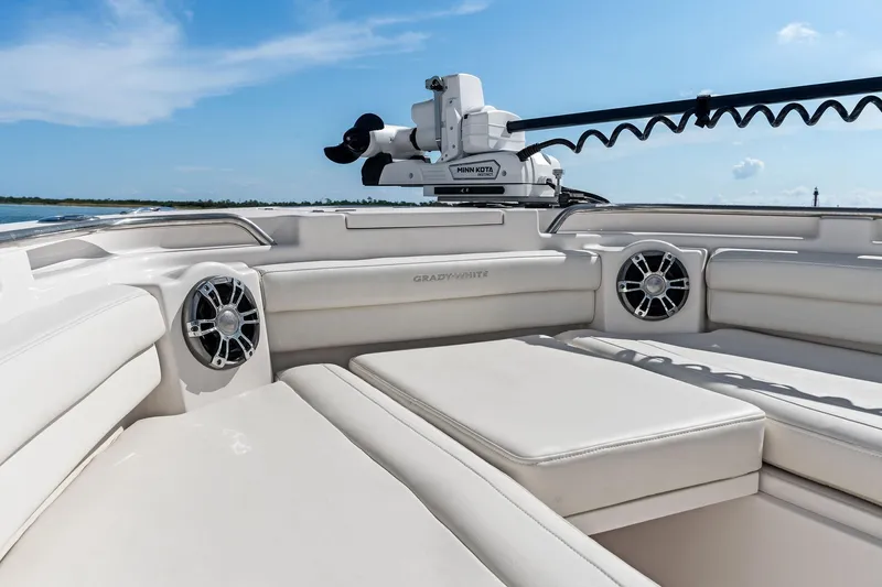 Knot For Long Yacht Photos Pics 2022 Grady-White 336 Canyon - Bow