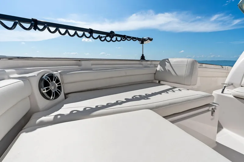 Knot For Long Yacht Photos Pics 2022 Grady-White 336 Canyon - Bow