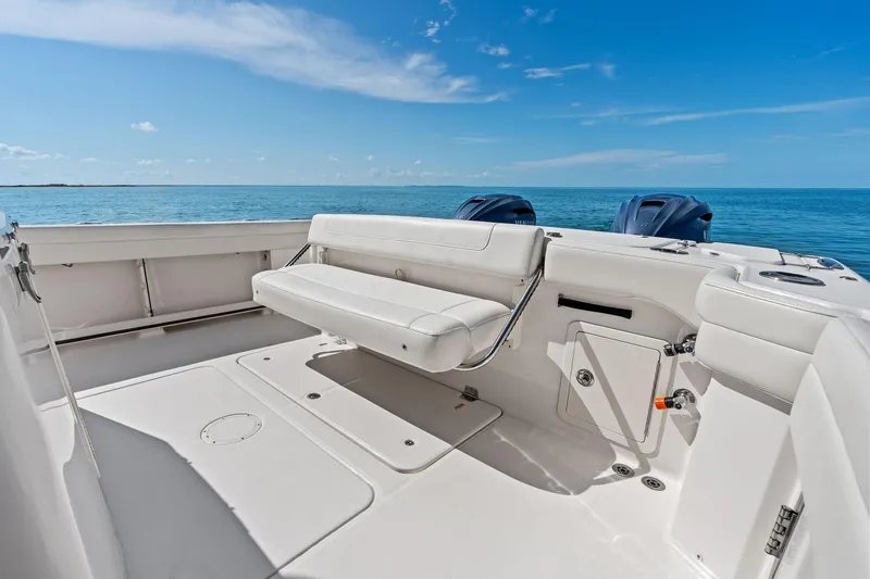 Knot For Long Yacht Photos Pics 2022 Grady-White 336 Canyon - Cockpit