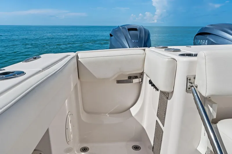 Knot For Long Yacht Photos Pics 2022 Grady-White 336 Canyon - Cockpit