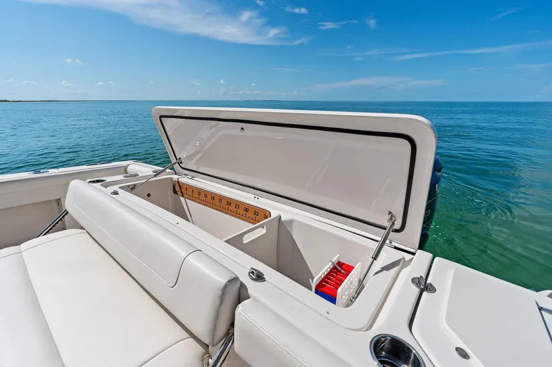 Knot For Long Yacht Photos Pics 2022 Grady-White 336 Canyon - Fish Box & Storage