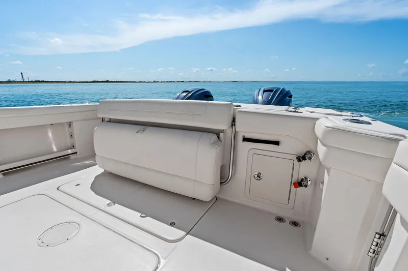 Knot For Long Yacht Photos Pics 2022 Grady-White 336 Canyon - Cockpit