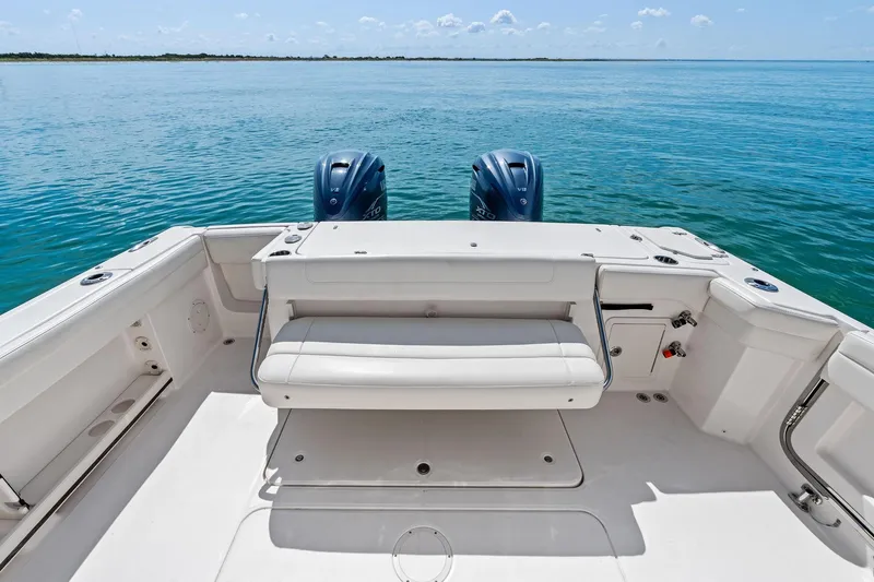 Knot For Long Yacht Photos Pics 2022 Grady-White 336 Canyon - Cockpit