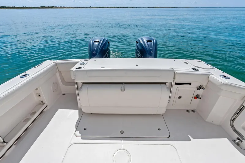 Knot For Long Yacht Photos Pics 2022 Grady-White 336 Canyon - Cockpit