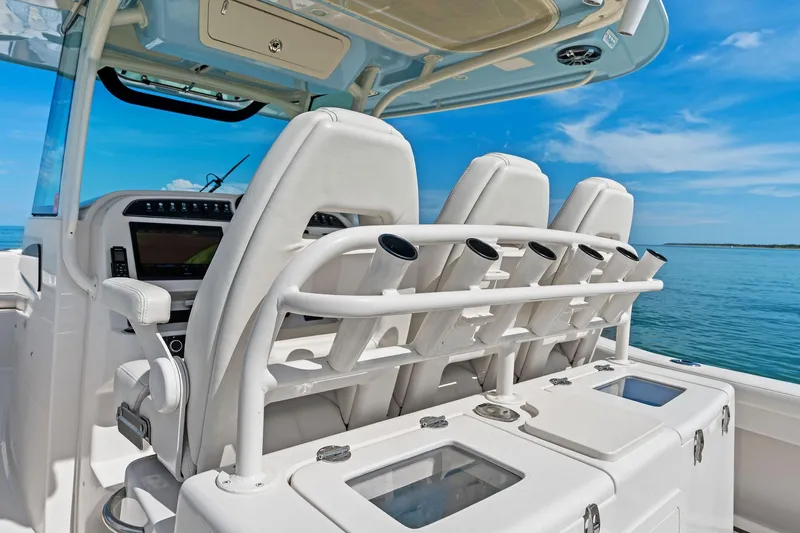 Knot For Long Yacht Photos Pics 2022 Grady-White 336 Canyon - Rod Holders