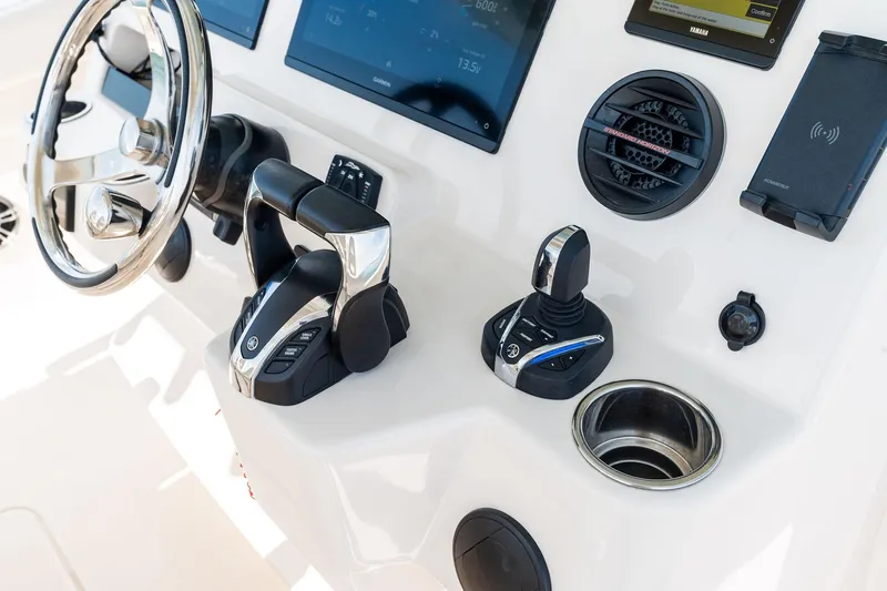 Knot For Long Yacht Photos Pics 2022 Grady-White 336 Canyon - Helm