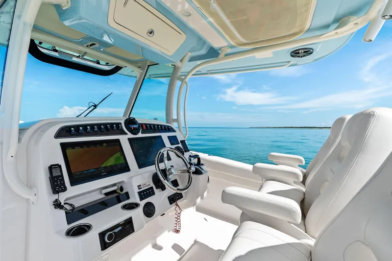 Knot For Long Yacht Photos Pics 2022 Grady-White 336 Canyon - Helm