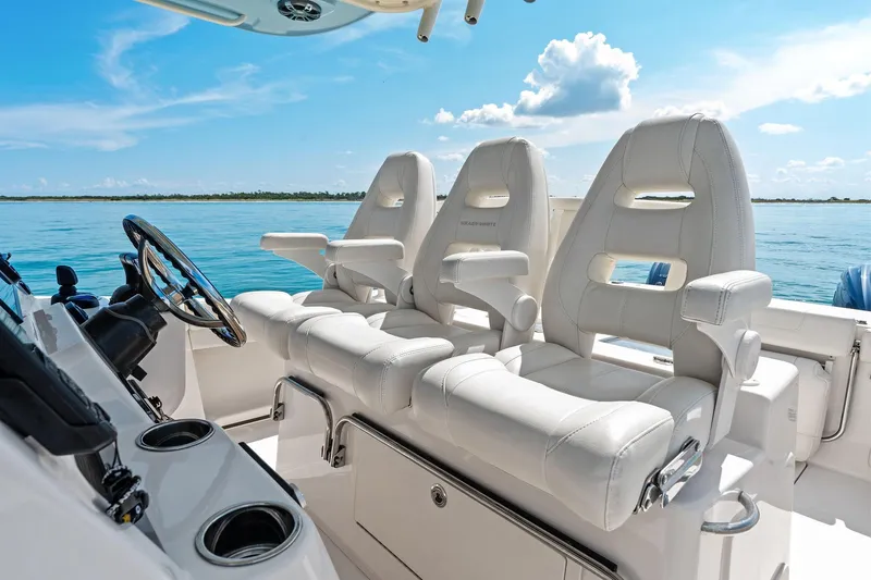 Knot For Long Yacht Photos Pics 2022 Grady-White 336 Canyon - Helm Seating