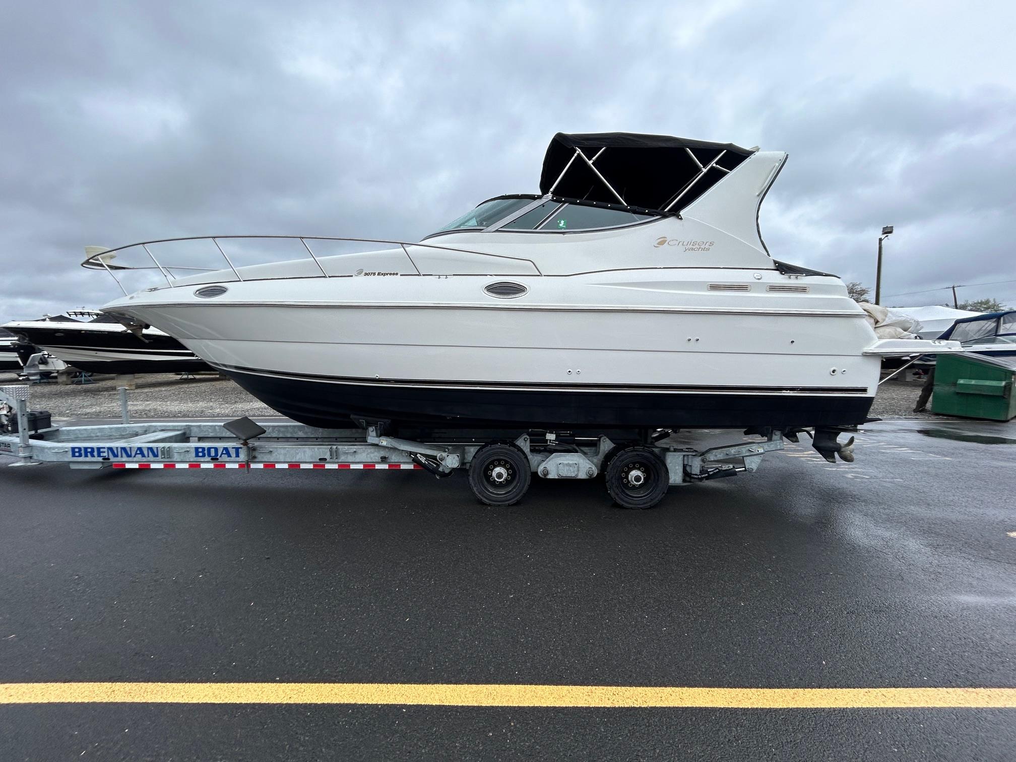 2000 Cruisers Yachts 3075 Express Express Cruiser for sale YachtWorld