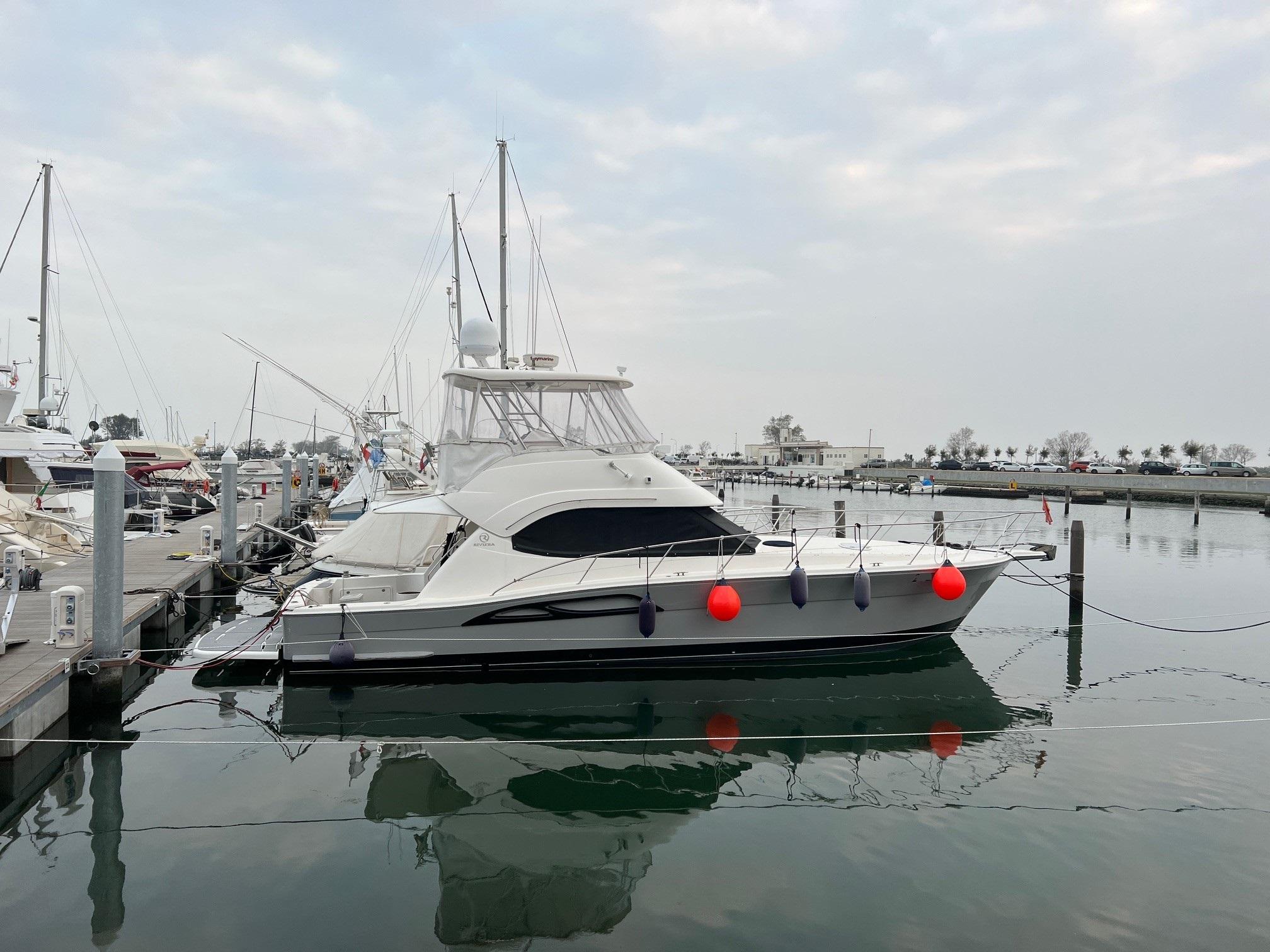 Riviera 42 Flybridge