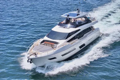 Ferretti Yachts 780