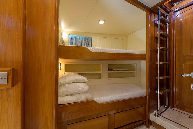  Yacht Photos Pics Luxurious wooden bunk beds in 1965 Feadship CARAVELLE 23 yacht cabin.