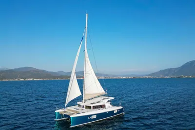 Lagoon 421