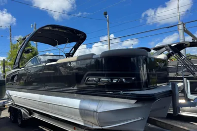 Avalon Excalibur - 27'