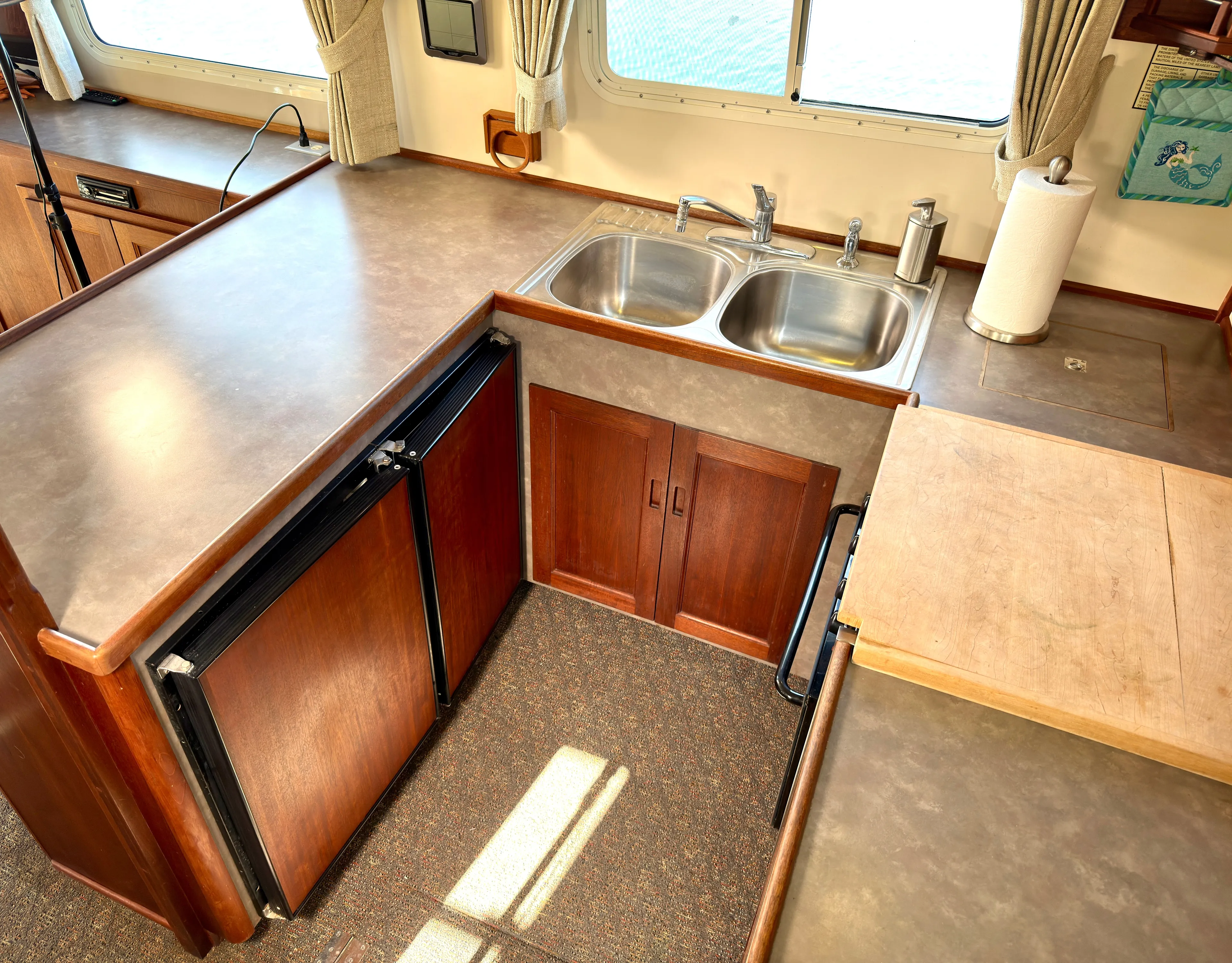 Proud Mary Yacht Photos Pics 