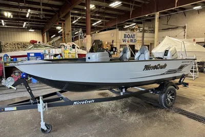 MirroCraft F167 Side Console & Honda 60HP 4-Stroke EFI