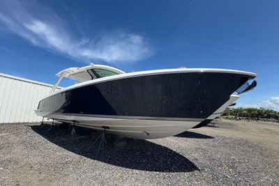 Tiara Yachts 43 LS