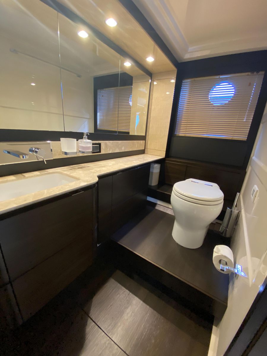 2018 Azimut 66 