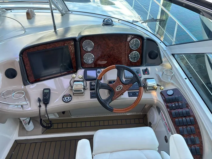 Tradition Yacht Photos Pics Cockpit of 2005 Sea Ray 500 Sundancer with steering wheel and control panel.