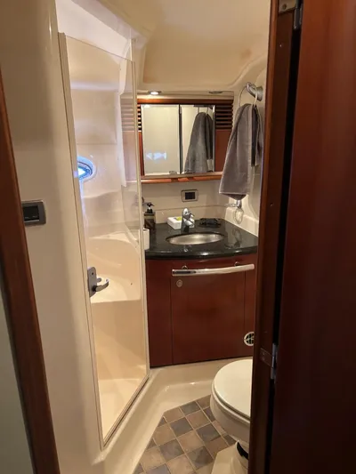 Tradition Yacht Photos Pics Luxurious bathroom in 2005 Sea Ray 500 Sundancer yacht with modern amenities.