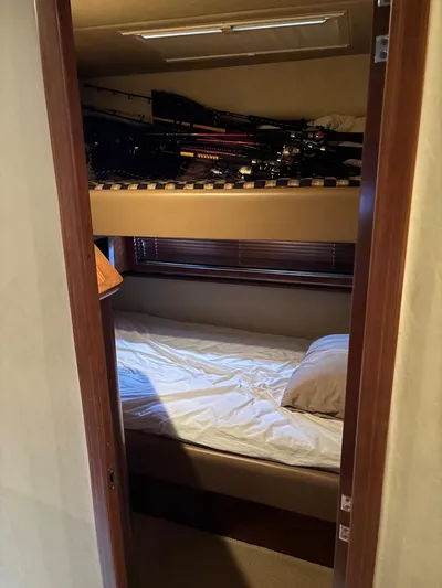 Tradition Yacht Photos Pics Cozy cabin interior of 2005 Sea Ray 500 Sundancer with bed and fishing gear storage.