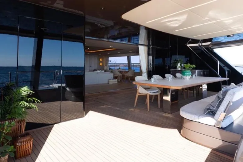 Twilight Yacht Photos Pics Luxurious Sunreef 100 Power yacht interior with elegant dining area, 2025 model.