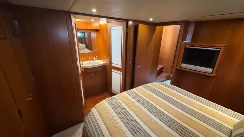 Johnson & Johnson Yacht Photos Pics Owner's Ensuite