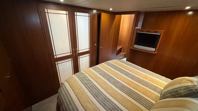 Johnson & Johnson Yacht Photos Pics Owner's Ensuite