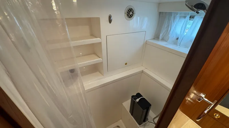 Johnson & Johnson Yacht Photos Pics Owner's Ensuite Head