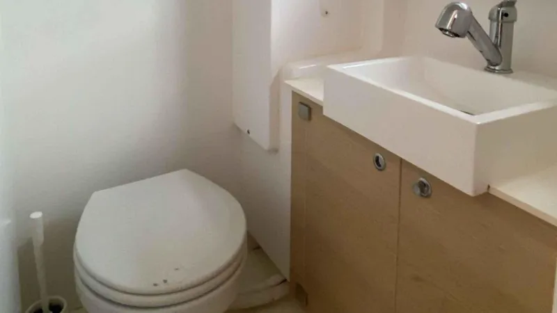  Yacht Photos Pics Compact bathroom on Bali 4.1 boat, 2019 model.
