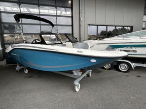 2023 Bayliner M17