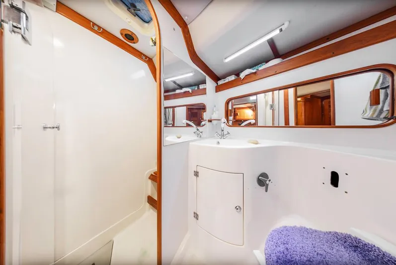 Lark Yacht Photos Pics Interior of 2001 J Boats 46 yacht bathroom with wooden accents and modern fixtures.