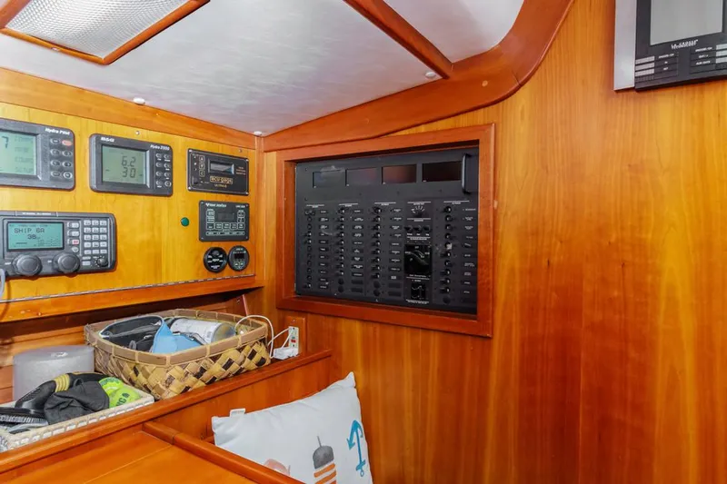 Lark Yacht Photos Pics Interior of 2001 J Boats 46 with navigation instruments and control panel.