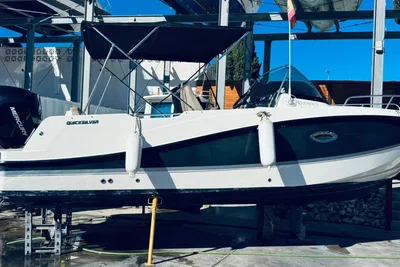 2019 Quicksilver Activ 755 Sundeck