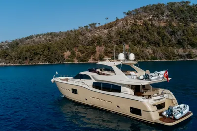 Ferretti Yachts Altura 840