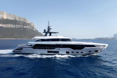 Azimut Grande Trideck