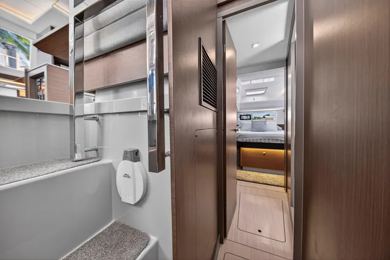 Ten-seven Freedom Yacht Photos Pics Interior view of 2023 Leopard 42 yacht, featuring modern design and cozy bedroom.